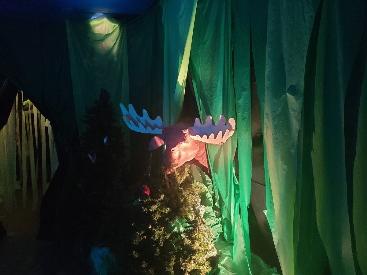 OverallCreek's tweet photo. 6th grade has completed their taiga habitat! The students spent time researching, writing papers, making presentation boards, writing speeches, and hand making different parts of the taiga to present their learning.  #lifeatthecreek #notborntofollow https://t.co/Ub5lLk8UEm