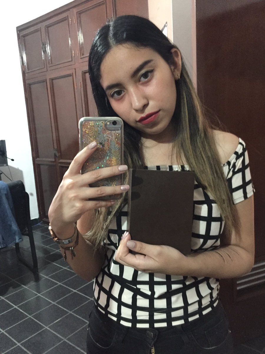 YuseliGiselle's tweet photo. Siempre permanecerás en mi mente 👼🏻❤️ un beso al cielo 🥺 https://t.co/Ox3sCg9rJS