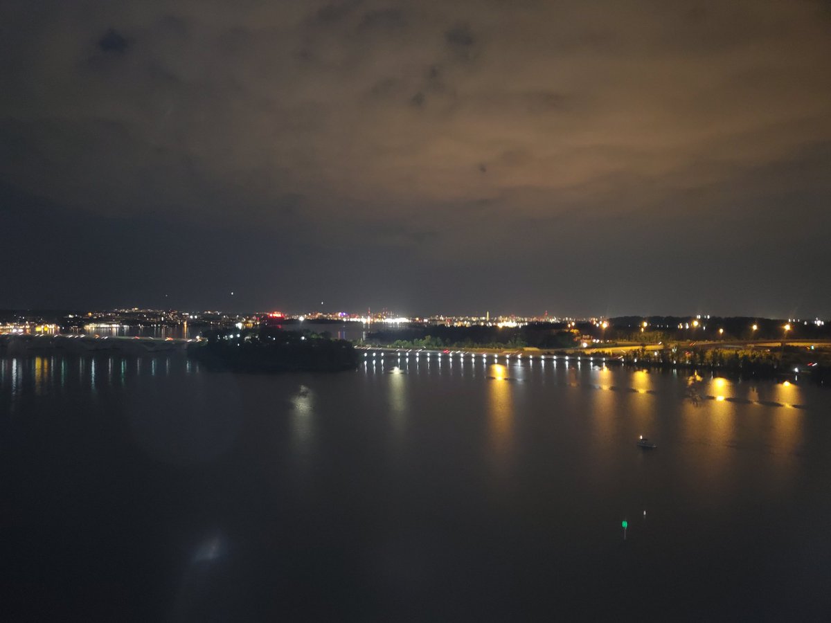 JamesJubane's tweet photo. View from the top of the national wheel #wheelfun. w/ @cajubane https://t.co/oGy1kswYGZ