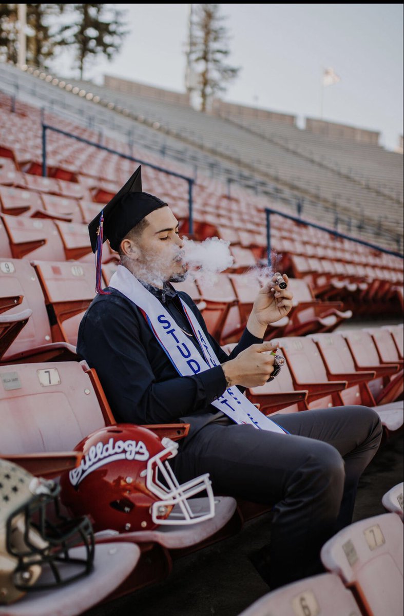 young_cruzzy's tweet photo. Officially a first generation College Graduate 🙌🏼👨🏻‍🎓🤝💯 https://t.co/BHVmDrZzWi