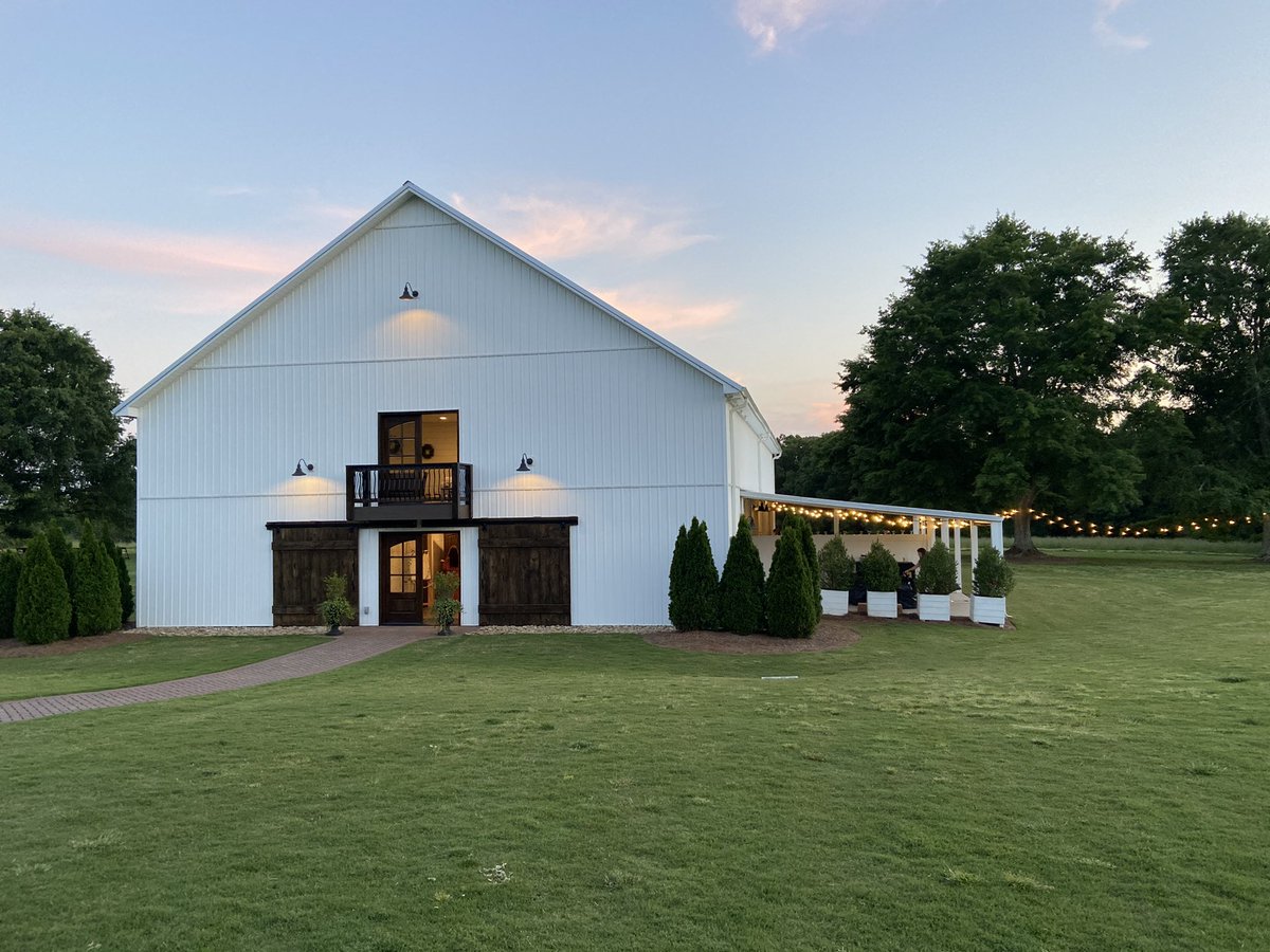 RN4Him2's tweet photo. Beautiful evening for a special wedding.  God bless Cole &amp; Emma Brady. https://t.co/gidvBUss5b