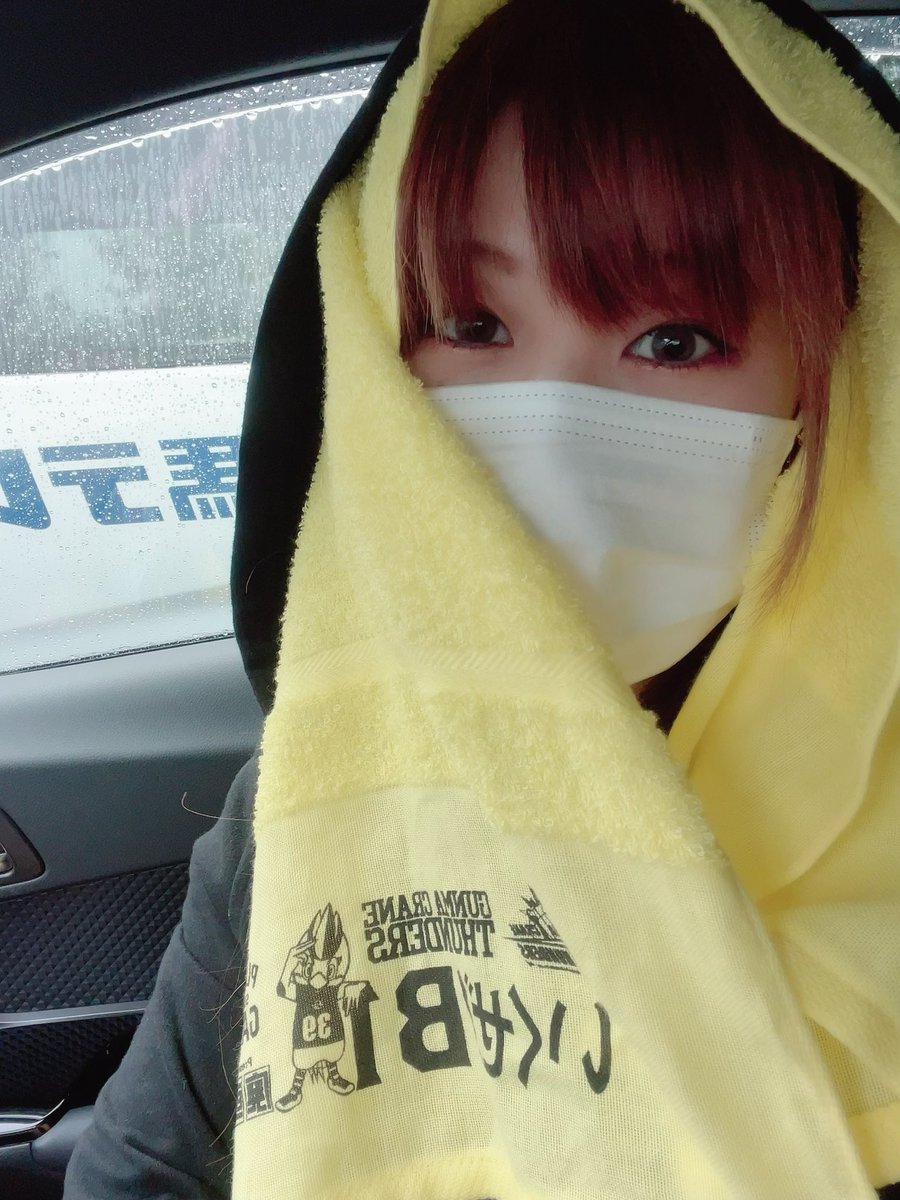 shana_MRS's tweet photo. 雨だから入場開始まで車待機☔️
ジャスティンスタイルで行く😂
Me doing Justin Style.
#JustinStyle
#群馬クレインサンダーズ
#行くぜB1 https://t.co/VnQZ53OZRn