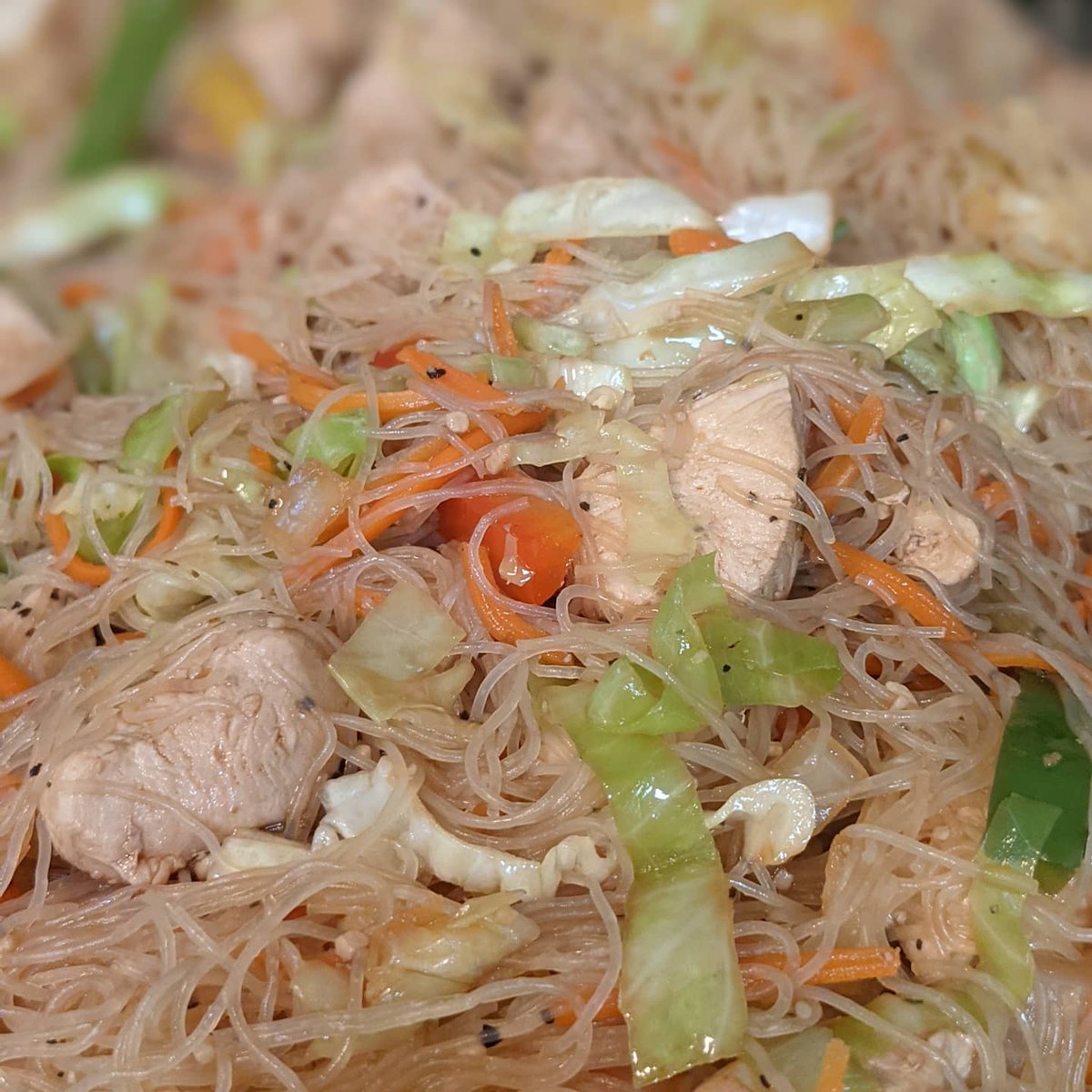 Sokookooo's tweet photo. Some Pancit an kalua Pork that I did on the smoker. So good I think I might of got @altonbrown and Maybe @TheRock might eat. https://t.co/xvqkBqWIjY
