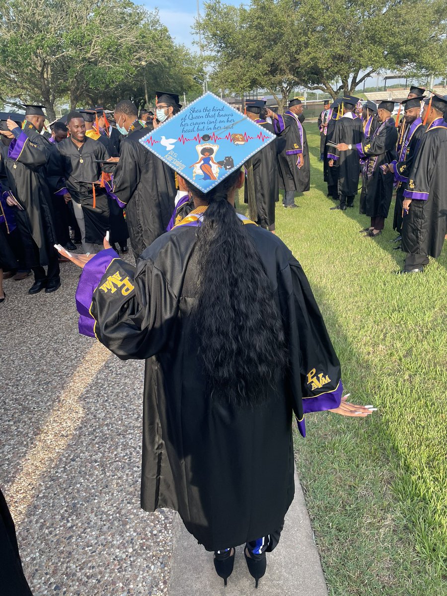 blasiankay5's tweet photo. i let God lead the way, keep my faith, now look at me!! 

ya girl is a BIG ALUMNA of THE Prairie View A&amp;M University.

it’s only up from here 🤍

#HBCUGrad #Zetasgraduate #PVAMUGrad21 #BlackGirlMagic https://t.co/Se7QTnIJfm