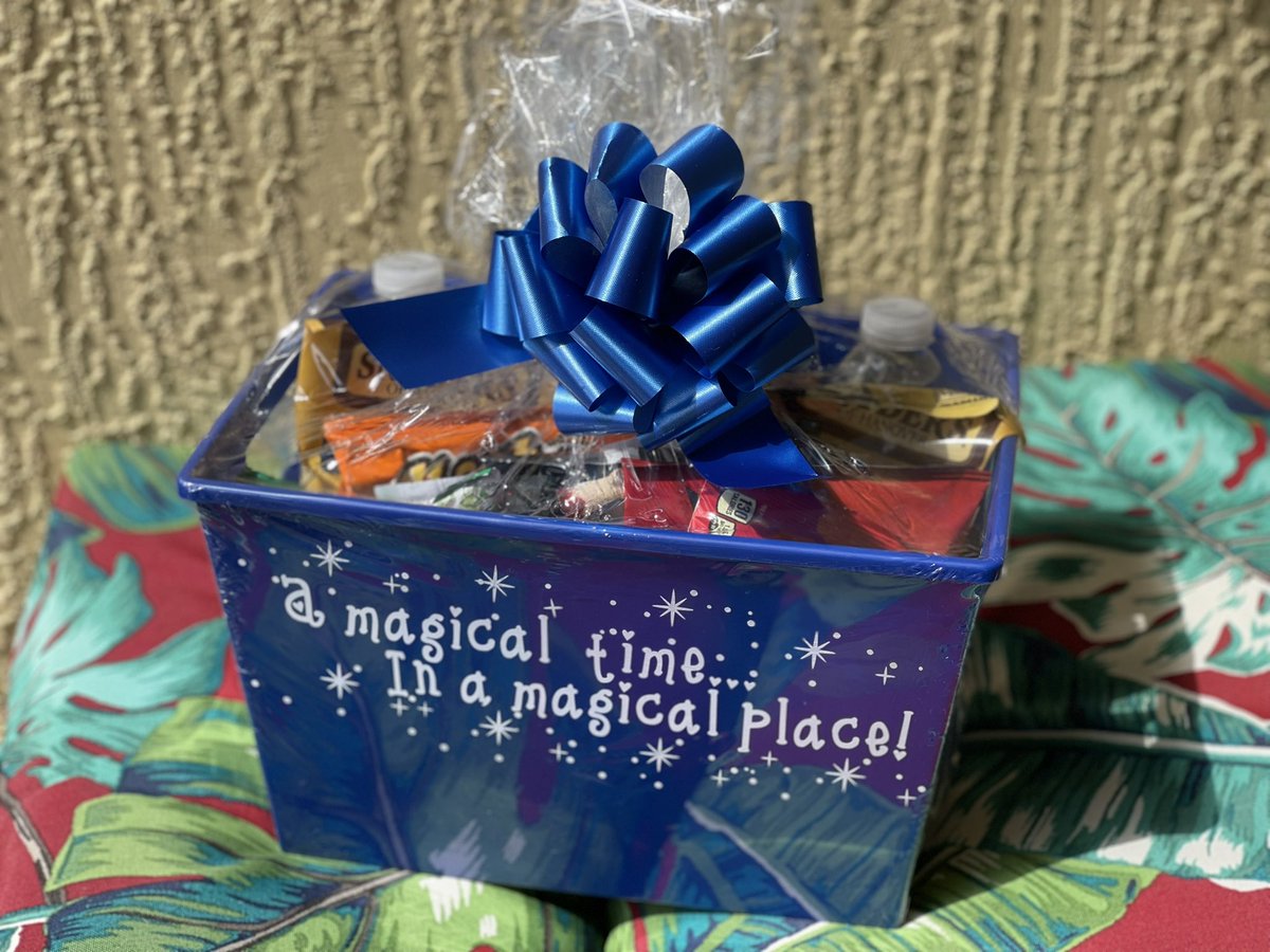 MagicVacSvcs's tweet photo. ✨🎁✨ Krista Mayne with @WasatchTravel 🧭 found a way to wish her Guests staying at the Contemporary Resort🚆 “a magical time in a magical place”🪄by sending our Big Bundle Gift🌟

#MagicalTimeMagicalPlace #waltdisneyworld #contemporaryresort #ResortDelivery https://t.co/ncZJfeDmdL