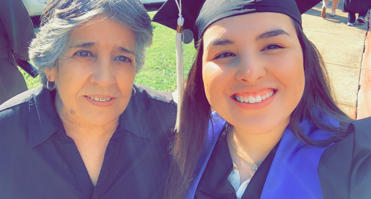 carlyjimenez04's tweet photo. 2014
2016
2021 
Momma we made it! #sisterbrothersister #ThankYouStMU https://t.co/LYdMSrXYL6