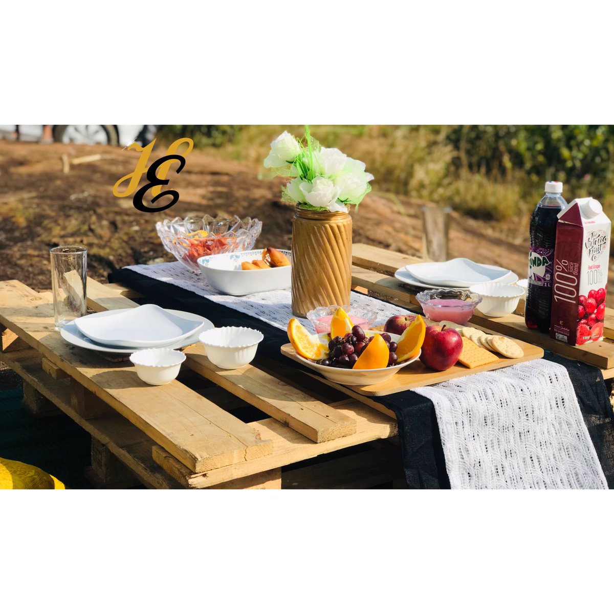 harmiesevents's tweet photo. Picnic on a rock.#love #Goodtimes #enjoylife https://t.co/VulAoHbiYR