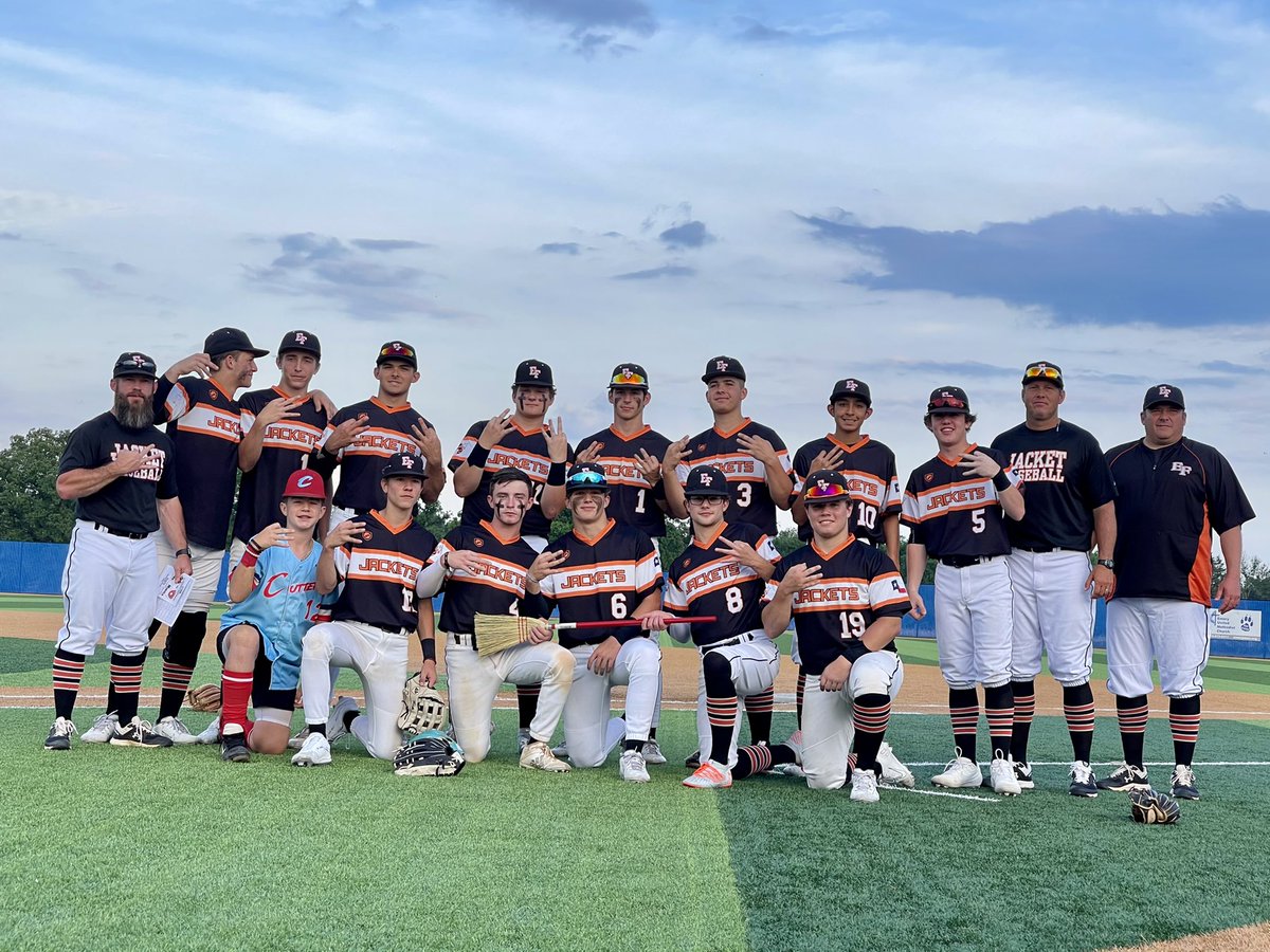 EFJacketBaseball tweet media