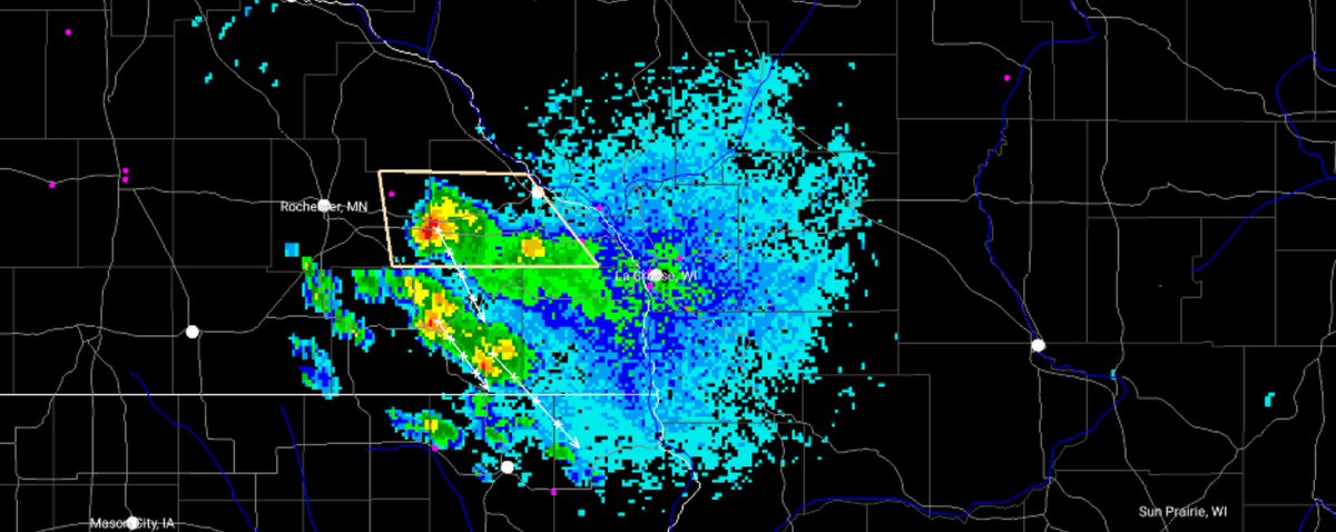At 9 PM it was 60 degrees in Downtown #Rochester and other than some hail in #Winona county it's a pretty and calm night across SE #Minnesota.

Obviously if your in the path of these storms don't go outside as #lighting and #hail is still occurring.

#MNwx #RochMN https://t.co/LaA3er8jOh
