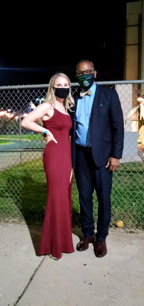 Metz_Principal's tweet photo. Another phenomenal student, @MarieRepczynski helped to make this night happen and then made the party look great!  Proud to work with this young lady!  @socohs @socospirit @SoCoPTSO @Region4FCPS @fcpsnews #OneStallion https://t.co/cQHsygs6yq
