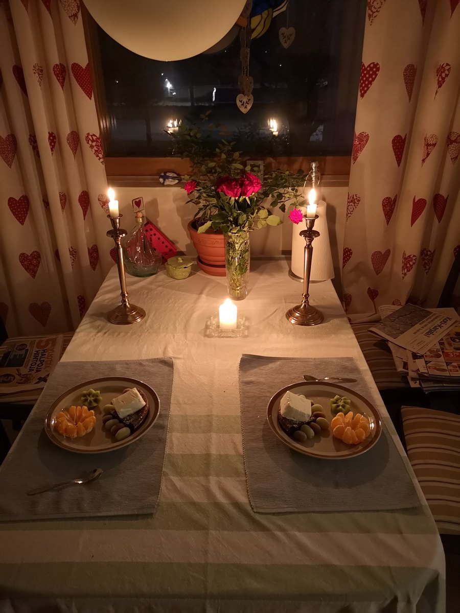 JuhaTenhonen's tweet photo. #äijäiltapala #hetelmii #KuusaanHukat #testaa #jäädytetytrypäleet. Meni jatkoon 😋😍💪 #mutakakku #jäätelö #jäätelöpäivitys #tunnelma #kynttilät #ruusut #tummanpunainen #kukatkertovatenemmänkuintuhatsanaa #minäkaipaasinua #minärakastansinua #intohimoinenrakkaus https://t.co/qr6f23JDp2