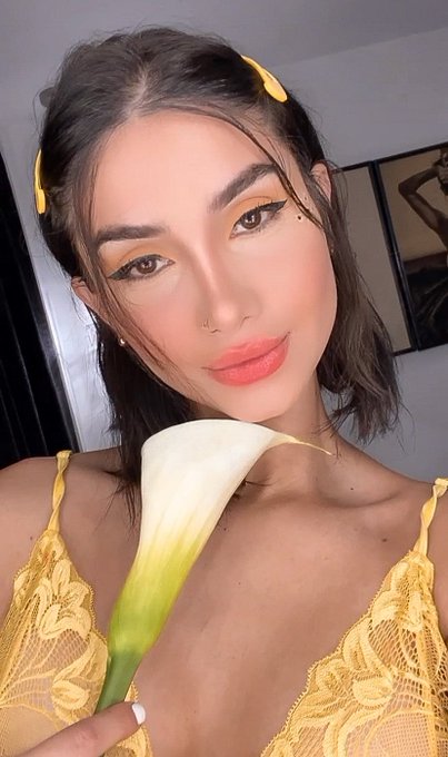 I will be online in few minutes 😘 https://t.co/LfijeJTThu