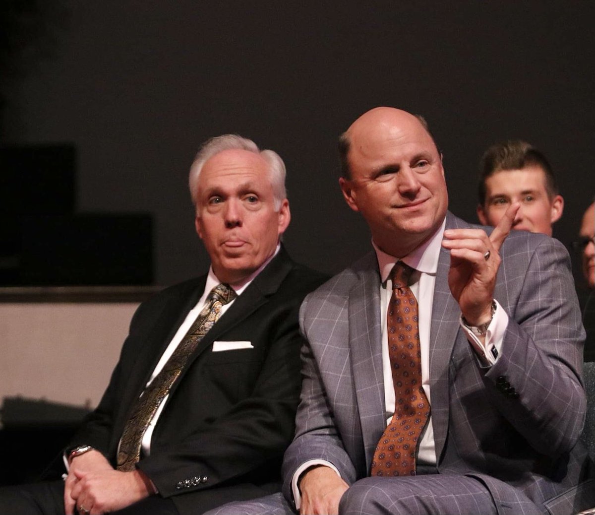 rodneygriffin's tweet photo. “That guy over there says he’s a better singer than you, Hero…I say let’s let him keep dreamin!” 😊@MarkTrammellMin https://t.co/oKqJsNPLHo
