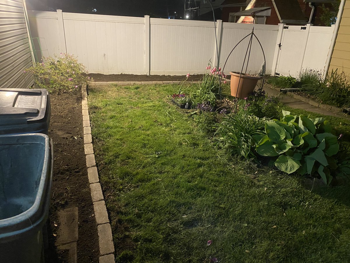 ChefChrisRajner's tweet photo. #WeekendWarrior I only planned on planting my garden today after work...what ensued was a 6-hour full on landscaping project to replace all of the old edgers with a mini wall 🤷♂️ #SoreMuscles #DoneStamp #NotTooShabby https://t.co/AEFTDzImUH