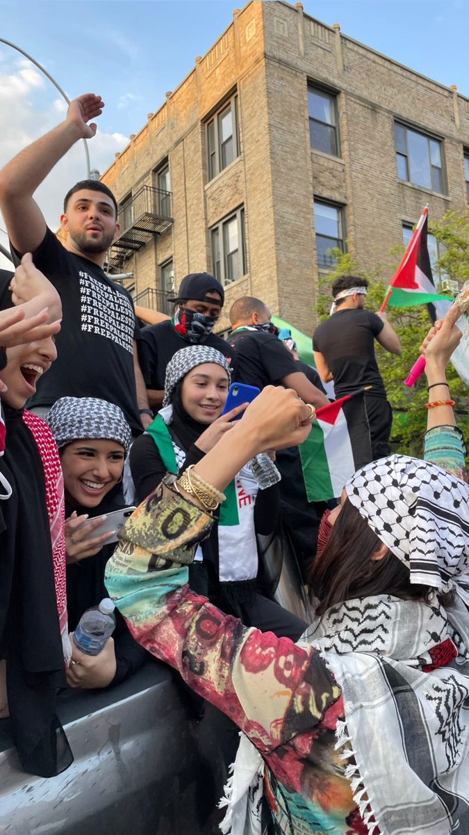101bratz's tweet photo. Bella Hadid, thank you for endlessly using your platform to continuously bring attention to Palestine and its people. Thank you for marching the streets of New York. 💚 #FreePalaestine #StandwithPalestine https://t.co/RkPs8EX4GK