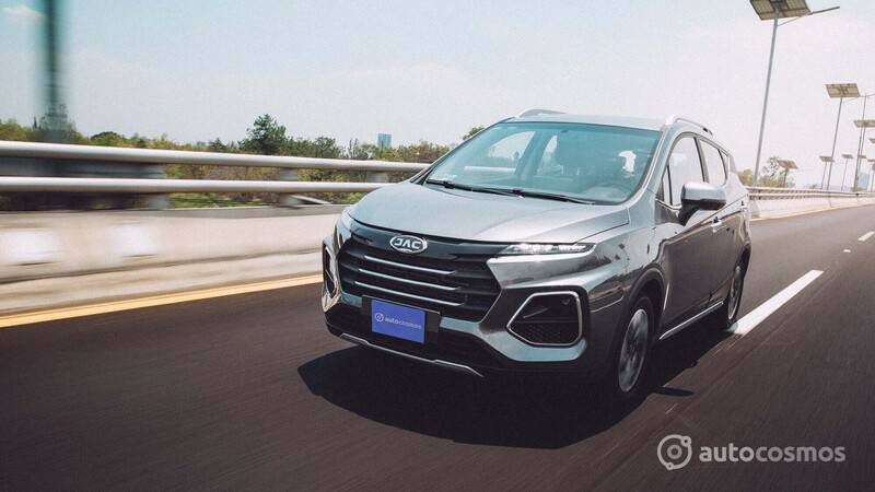 Autocosmos's tweet photo. ¡Manejamos la nueva @JACMotorsMX #SEI3 #Pro Connect 2021! 😎 Checa cómo nos fue a bordo de esta nueva SUV que llega a competir contra el #HondaBRV, #SuzukiSCross, #Chevrolet Tracker, etc. 🔥 👉 https://t.co/bvh5YvygjB https://t.co/blmKJQPipt