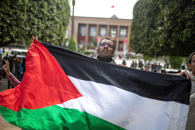 CherifLahouaria's tweet photo. Demain les Cons dira t'ont diront sur les drapeaux Palestiniens et les Keffiehs de Yasser Arafat, ces drapeaux palestiniens qui font polémique en France
#Palestine 🇵🇸 https://t.co/qCzhct5dUC