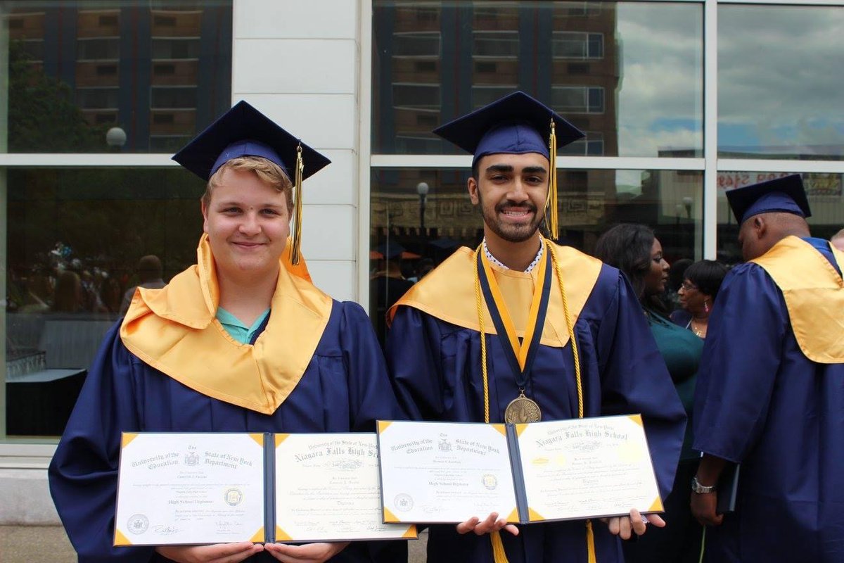 Faccini's tweet photo. Congrats to my motha fucking dude @ItsHermz on graduating College today. Bud, you are one cracked mf! Proud of you bro! https://t.co/DRNduTfzFz