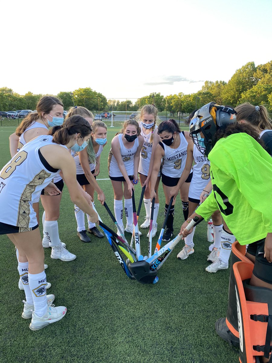 Teamwork makes the dream work. 💜💛🌪🏑🐴