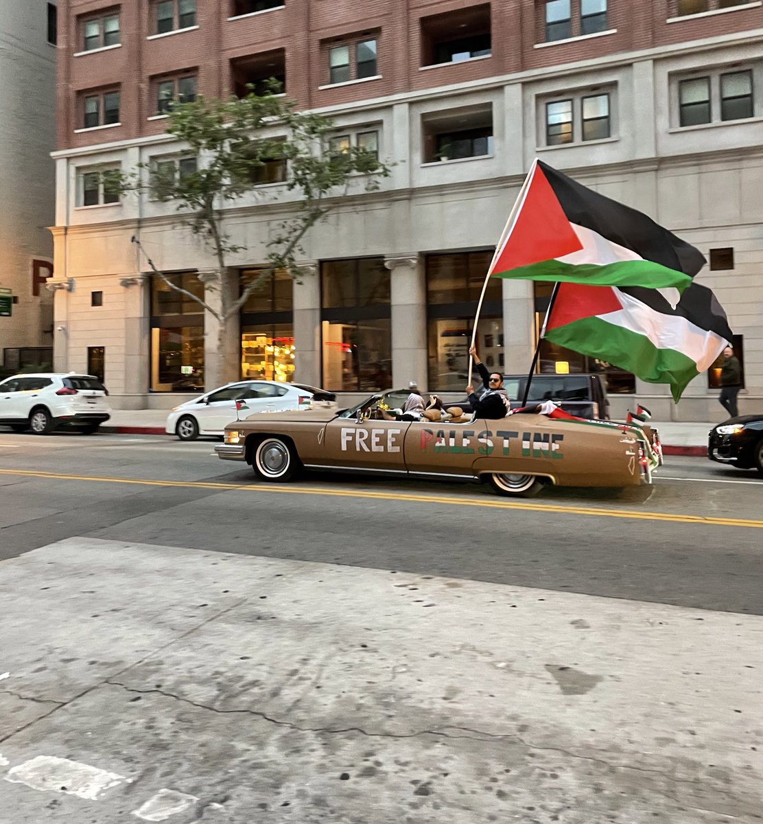 niralshah's tweet photo. Downtown LA, mere moments ago https://t.co/z5CIimUSLD
