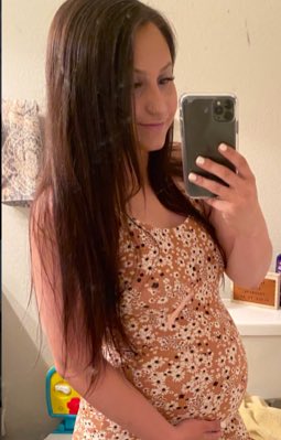 kayla_carter97's tweet photo. Oh hi Twitter, about 7 months pregnant over here👶🏻 #boynumber2 #NewProfilePic https://t.co/o9F8ya4SGZ