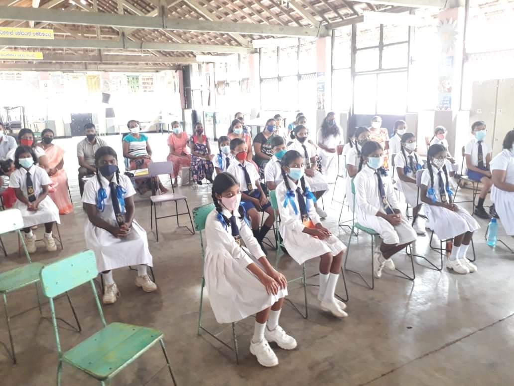 ****මහන්සියේ ප්‍රතිඵල භුක්ති විදීම****
ජා-ඇළ කලඑළිය ප්‍රාථමික විදුහල..
හොද කැපවීමෙන් වැඩ කරන 
විදුහල්පතිනියක්, නියෝජ්‍ය විදුහල්පතිනියක් සහ 
ගුරු මණ්ඩලයක් ඉන්නවා.. 
අපි නොමිළේ ඒ දරුවන්ට ශිෂ්‍යත්ව දුන්නා, ඉගැන්නෙවුවා.. 
ඒ ප්‍රතිඵල අද අපි ඒ දරුවෝ එක්ක භුක්ති විඳිනවා....