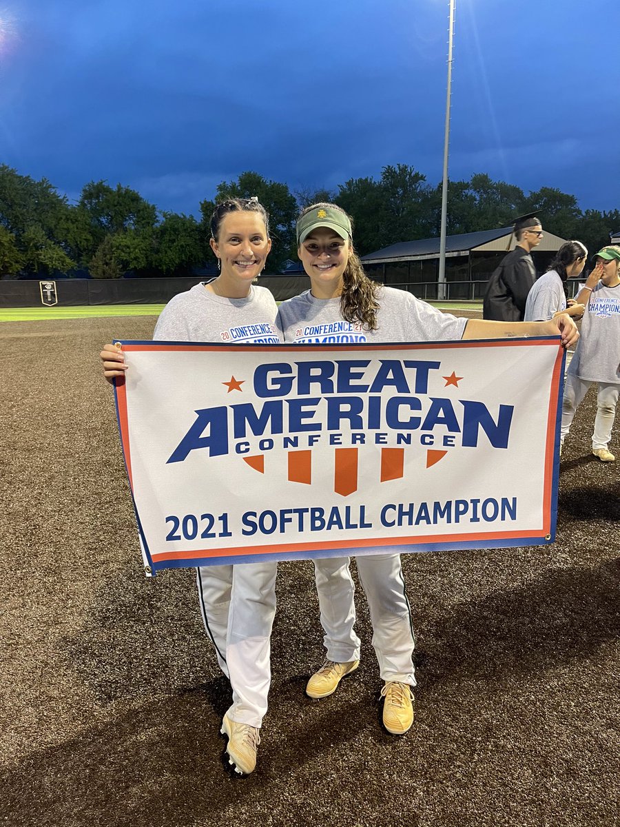 maddydanae1's tweet photo. WE LIKED IT SO WE DECIDED TO PUT A RING ON IT 💍💍 #GACChamps https://t.co/RTjXPE7Kcv