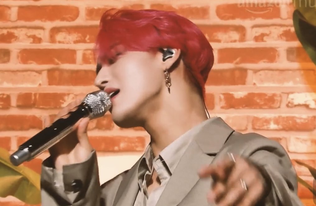 hwaggables's tweet photo. park seonghwa looks so fine https://t.co/mKxnuFCmCZ