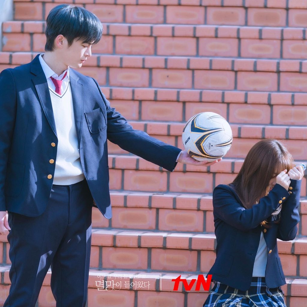 기억 조작 완료💙
동경X멸망 청량 비주얼 교복 투샷🥴

매주 [월화] 밤 9시 tvN 방송
#어느날우리집현관으로멸망이들어왔다 #멸망 #tvN #월화드라마
#박보영 #서인국 #이수혁 #강태오 #신도현