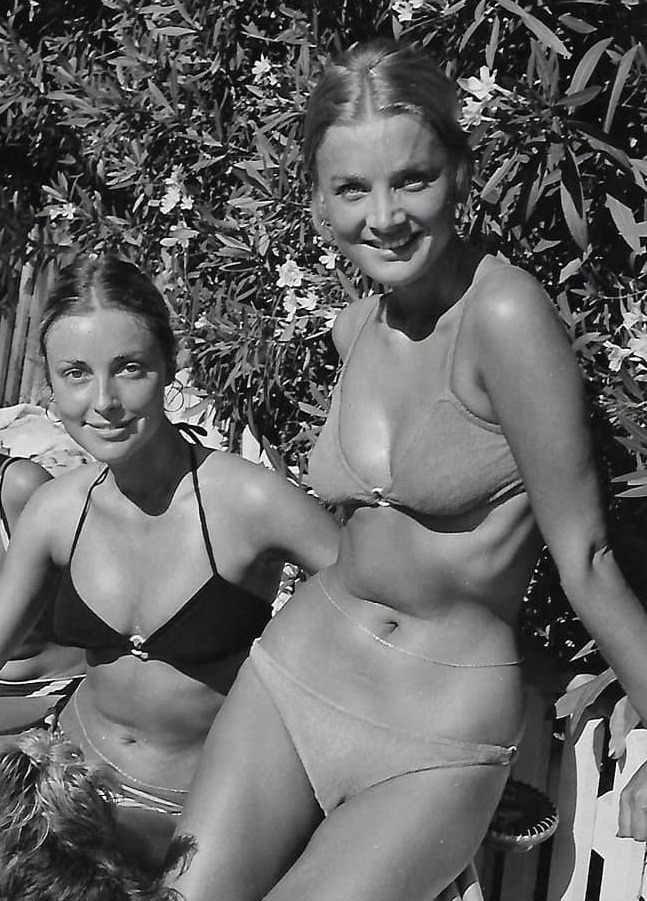 sharontateworld's tweet photo. Beautiful friends, Sharon and Barbara Bouchet in 1968. https://t.co/bGoadVQwSh