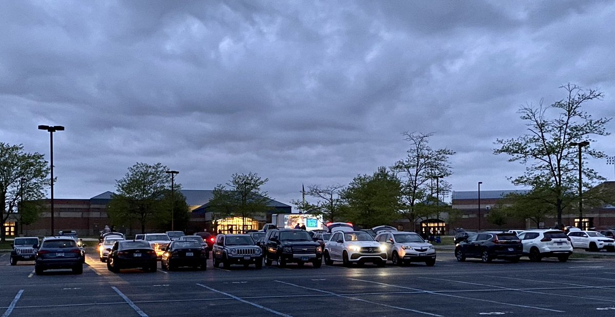 StCharlesNorth's tweet photo. Senior Movie Night was a great success! Thanks to all  who attended, and a big thanks to the Class of 2021 Celebration Committee members for planning another amazing event! https://t.co/tyjxYRo63g