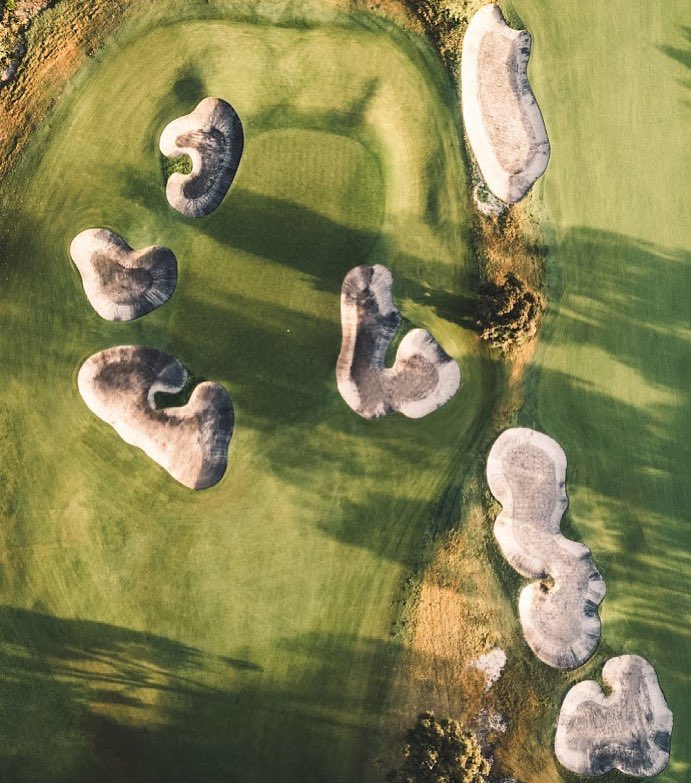 MetropolitanGC's tweet photo. A sneak peak from above gives you a good idea of what your ball has to contend with when landing on the green ⚠️ if only we could see all of this from the tee 😮
📸 @AndrewTurfNerd
#greencomplex #bunkers #melbournesandbelt #metropolitangolfclub https://t.co/Te8IQH18SQ