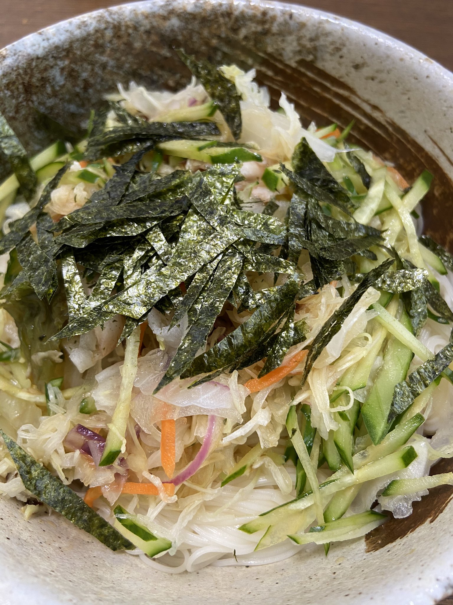 ぱん おうちごはん 残り物で作ったサラダそうめん さてさて お味は如何に 笑 なんせ 思いつきなもので 追記 アリでした 麺つゆ ゆずポン酢 レモン 柚子胡椒でピリ辛 さっぱり T Co Dotsos98ou Twitter