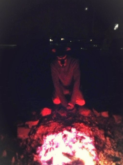 1 pic. Pup LOVES fire ??? https://t.co/EY8iygEMVe