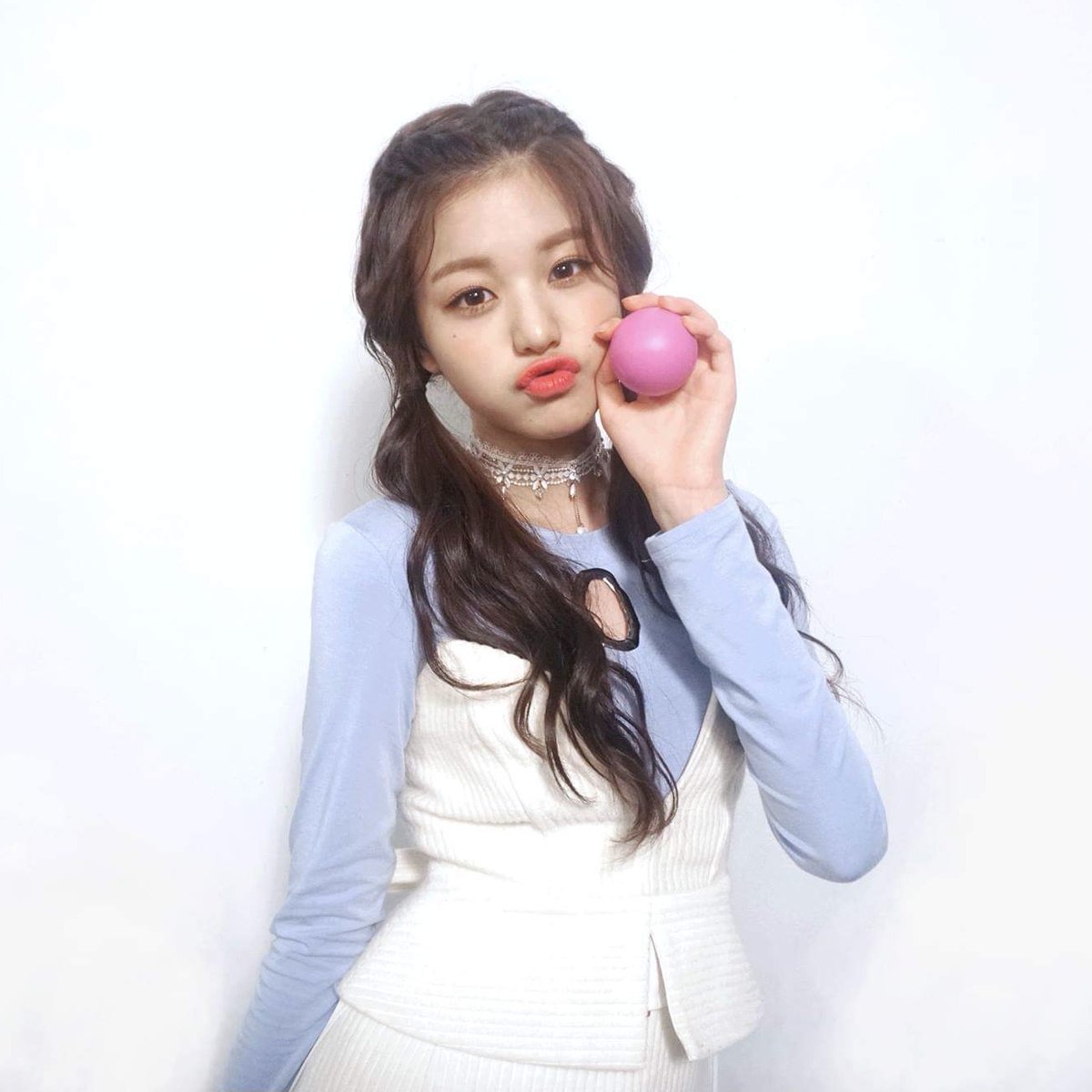 hourly wonyoung tweet media