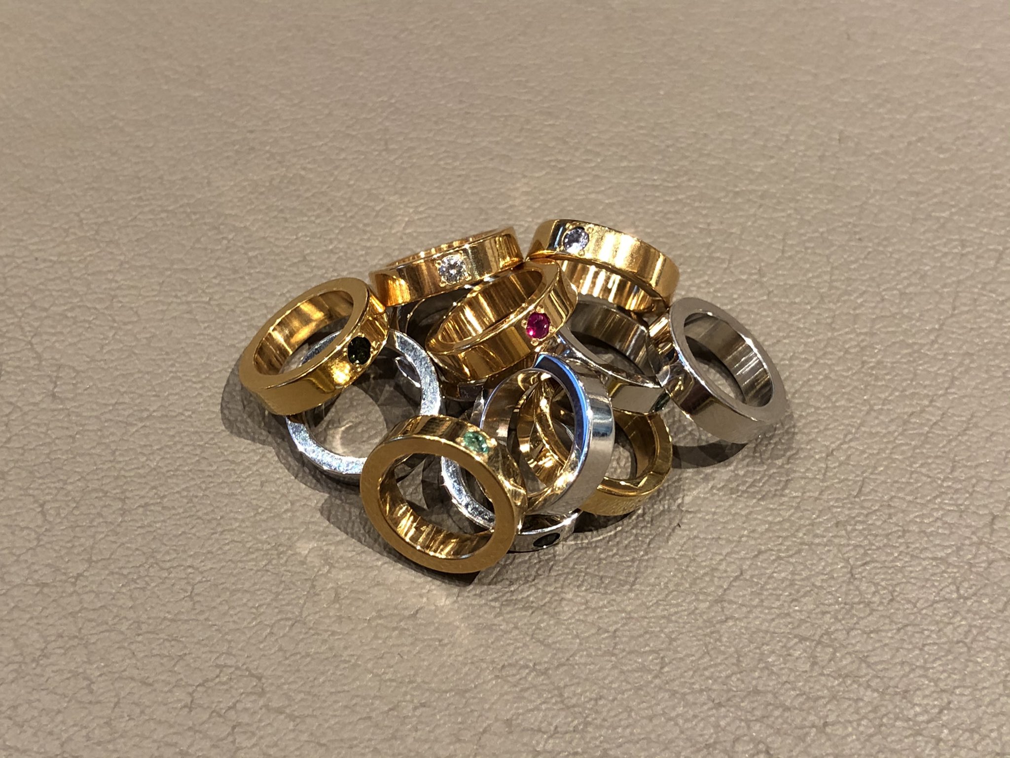 Lemantebrass 昨年10月頃から構想していたマウスピースリングがついに完成したー 宝石で音色や吹奏感を変化できるので一度つけたら終わりではなく 曲やスタイルに合わせて着せ替えする感覚で外したり付けたりしながら使えます ホルン奏者 池田重