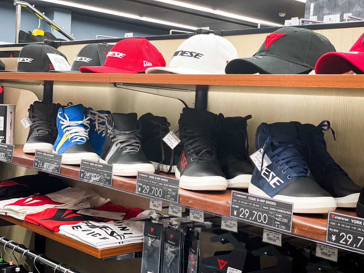 nk4911's tweet image. ダイネーゼ、レディースジャケットが
新たに入荷しました〜(°▽°)!!
着てカッコいい！走って涼しい！
メンズも春夏用もちろんありますよ💪🏻✨

他にもシューズ、グローブ、アクセサリー、
話題のスマートジャケットも置いてます!!

|店|ю(@´∀｀)b是非いらっしゃぃませ〜♪

＃DAINESE  #SMARTJACKET