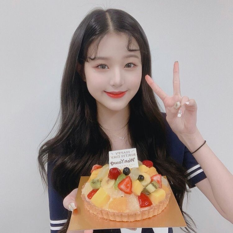 hourly wonyoung tweet media