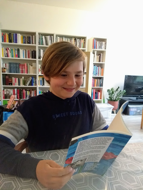 # Mijn zoon hij neemt in ontvangst # Mijn zoon hij houdt vast # Mijn zoon hij leest # Mijn zoon hij lacht # Mijn zoon hij zegt