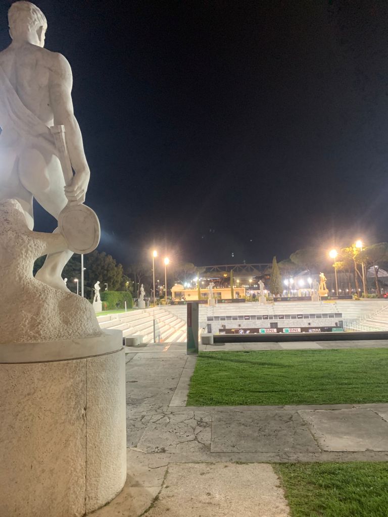 federicalucche5's tweet photo. C'è sempre e solo l'io là fuori,sul campo, da incontrare, combattere, costringere a venire a patti
Il ragazzo dall'altro lato della rete:
lui non è il nemico(...)
Lui è il pretesto o l'occasione per incontrare l'io
E tu sei la sua occasione
#DFWallace #foroitalico #roma #sonego https://t.co/OkormGLuSg