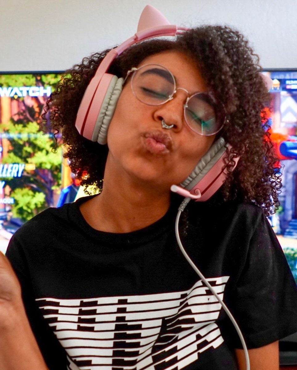SomicHeadset's tweet photo. You just need to put it on, and you can enjoy your amazing ride.๐ง๐ฎ๐พ๐ถ
What's your plan for the weekend?:)๐ญ mines sleep and Netflix...๐
Credit: IG @omglookkitty Thanks for sharing.
#somicheadset #catheadphones #kittyheadset #headset #gamingheadset #gamergirls #kawaiigirl https://t.co/1unOLFh9Ea