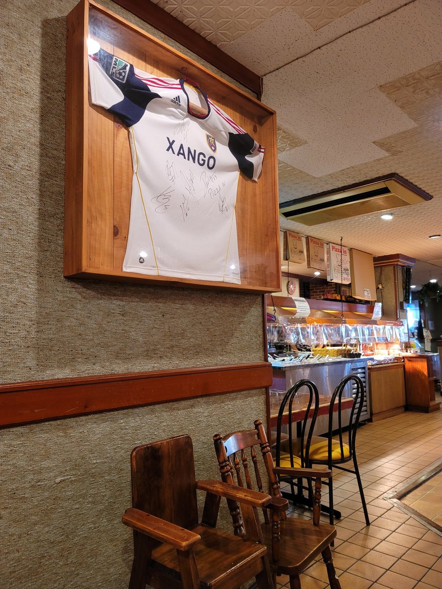 arachan0530's tweet photo. やってもうた！サラダだけで
お腹いっぱいになってしもうた😋
#北谷 #pizzain #buffet https://t.co/jGBPKE1wLS