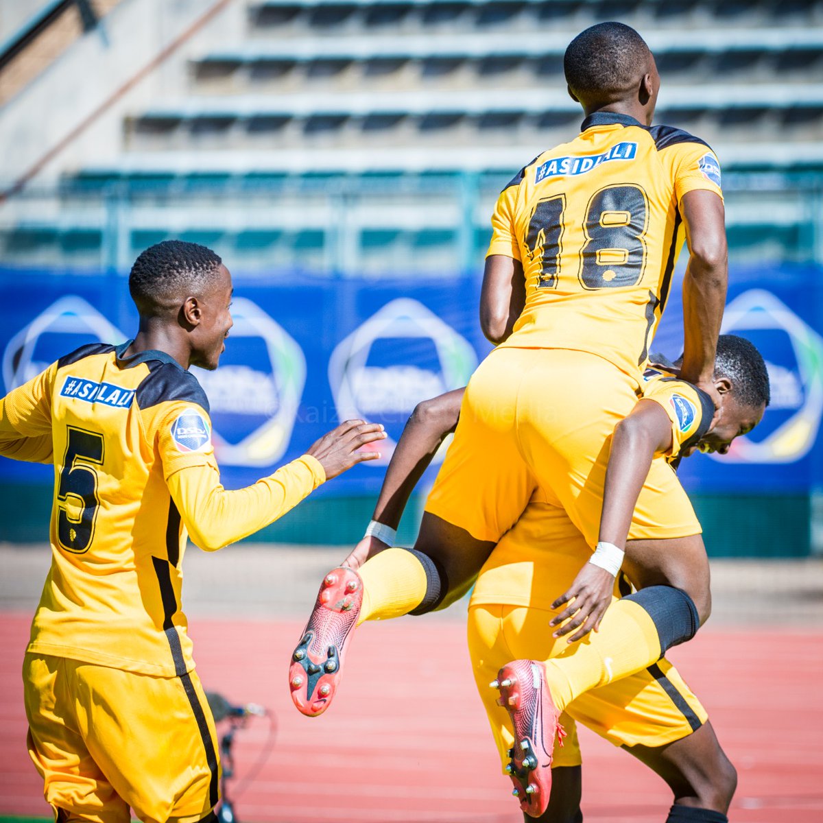 90 + 3’| #TTM 1 : 3 #CHI 

Full time score: (Modiba 28’) Tshakhuma Tsha Madzivhandila 1 : 3 Kaizer Chiefs (Hoala 8’, 64', Zwane 54') 

#DDCRewired #Amakhosi4Life