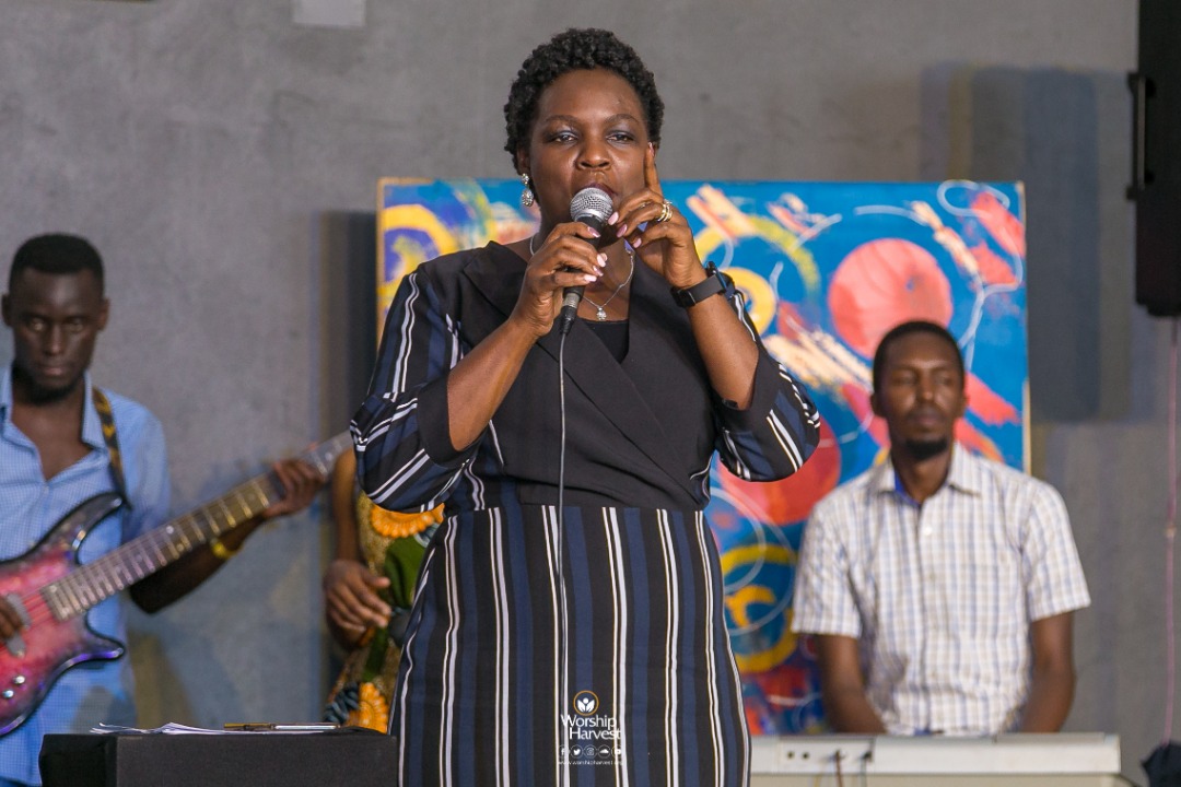 worship_harvest's tweet image. Abaruumi 5:8 Naye Katonda atenderezesa okwagala kwe ye gye tuli, kubanga bwe twali nga tukyalina ebibi Kristo n'atufiirira.

YouTube : youtu.be/PvqcJCuCdfc

#ServiceMuLuganda
#LugandaService
#WHLuganda
#WHGarage