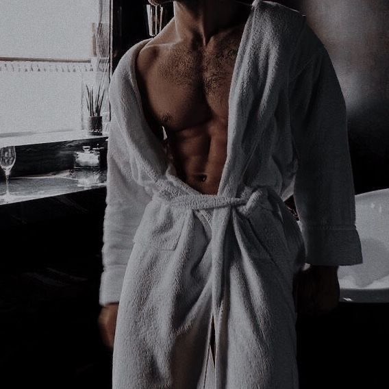 semiveela's tweet photo. ᅠ 
               #SEDUCTIVESUNDAY

Let’s dance like we’re making love. https://t.co/8YTTJmJUJw