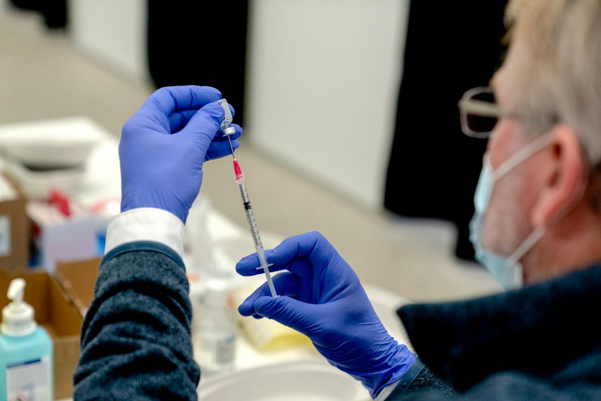 Mensen geboren in 1963 en 1964 kunnen vanaf vandaag online een #vaccinatie-afspraak inplannen via: bit.ly/2YIrOOG. Zij krijgen het vaccin van BioNTech/Pfizer of Moderna. Vanaf 18 mei valt bij deze groep ook de uitnodiging op de mat.

👉 bit.ly/3uRH0ae