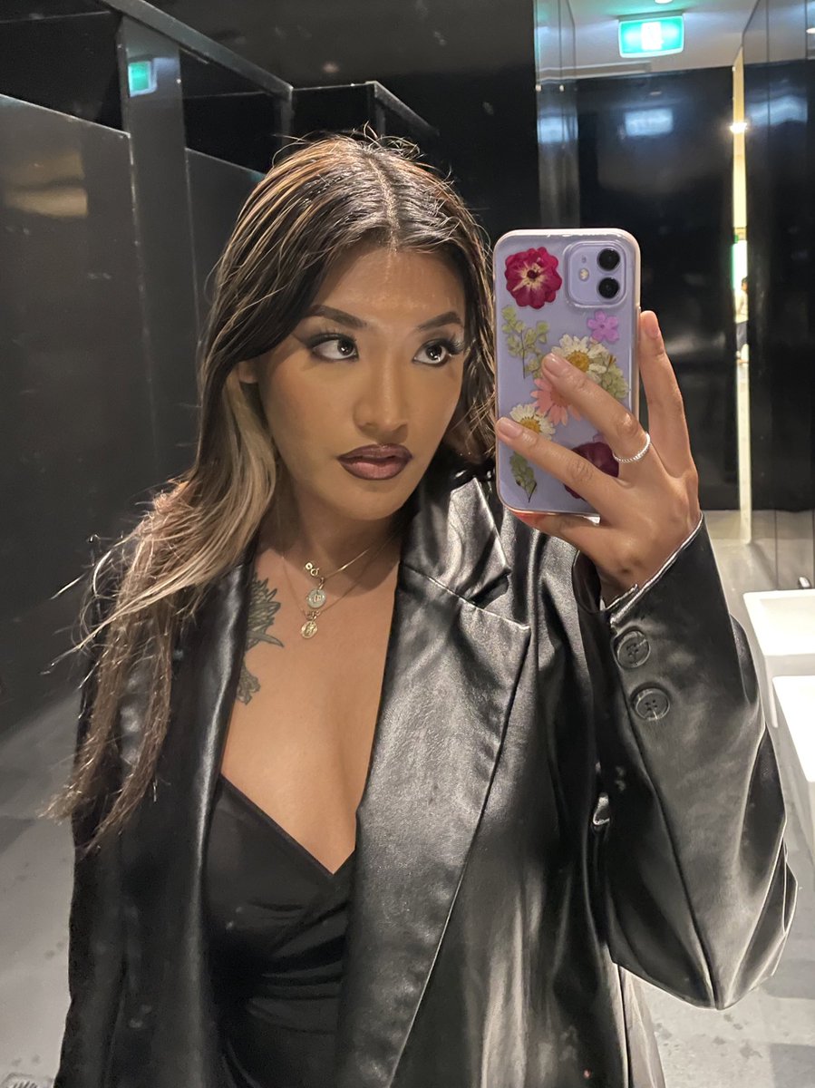 ughlyrachelle's tweet image. just w/ my hot girls