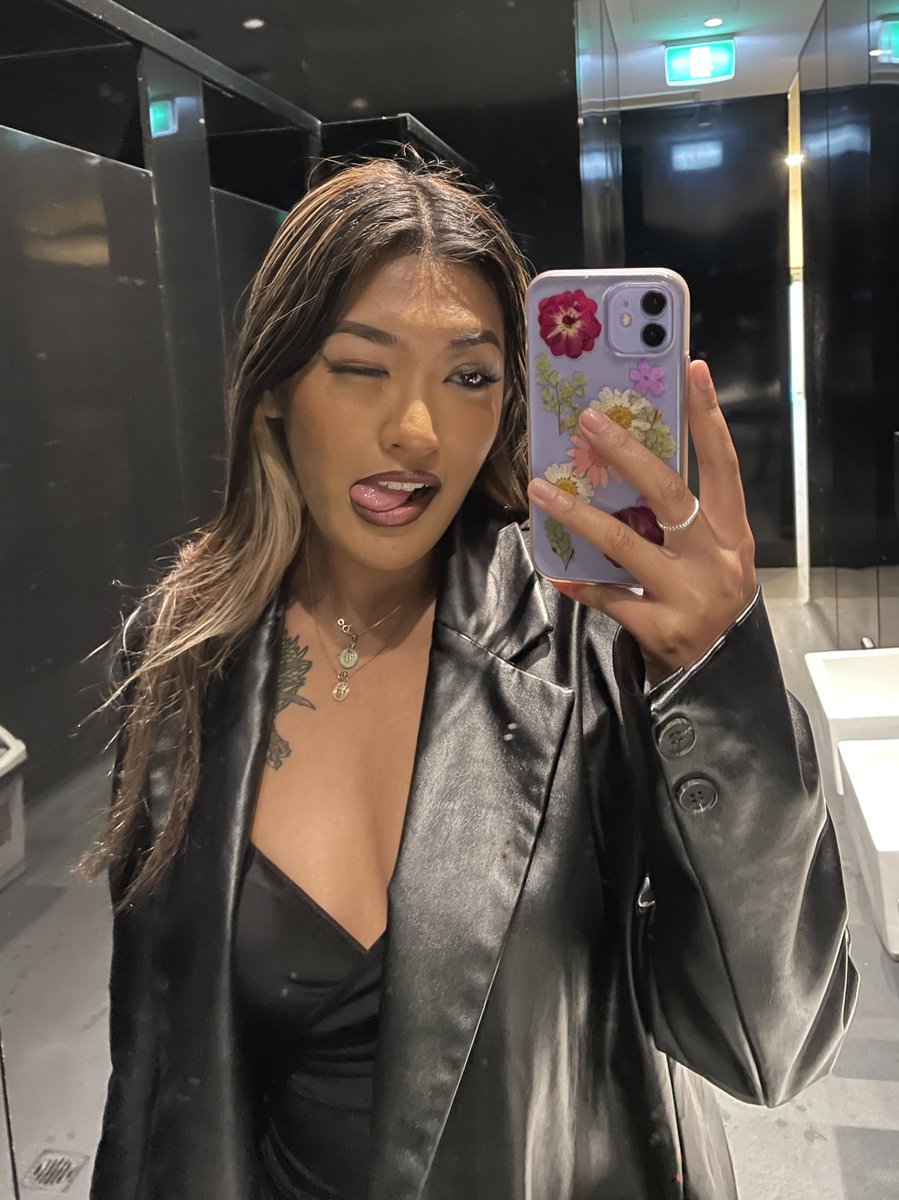 ughlyrachelle's tweet image. just w/ my hot girls