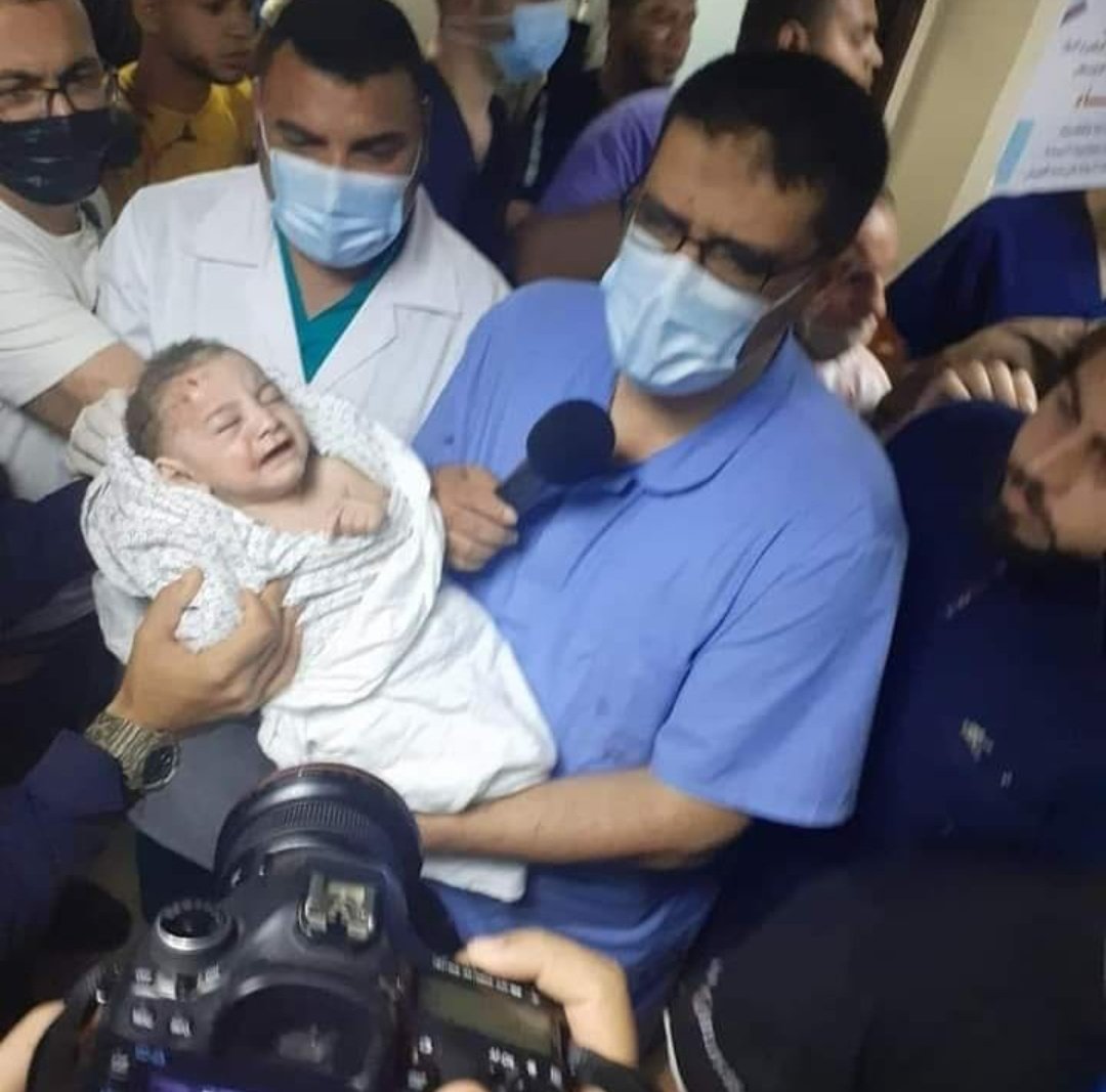 naveenpic's tweet photo. This child has miraculously survived after launching heavy rockets over his house by Israel the most criminal people ever They killed his family leaving him alone in this cruel life! This is Israel's bank of targets

#TerroristIsrael #IsraelTerrorism #IStandWithPalestine https://t.co/bWBqIEqkNX