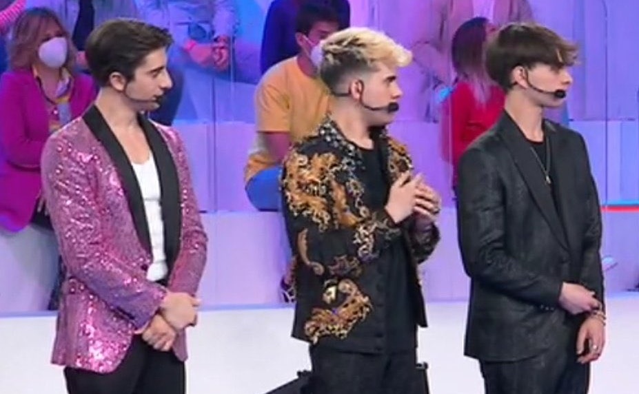 _tuttooniente_'s tweet photo. per questi ragazzi ieri non c'è stato un minimo di rispetto, mi dispiace davvero tanto per loro. #Amici20 https://t.co/KJK3V6vhGX